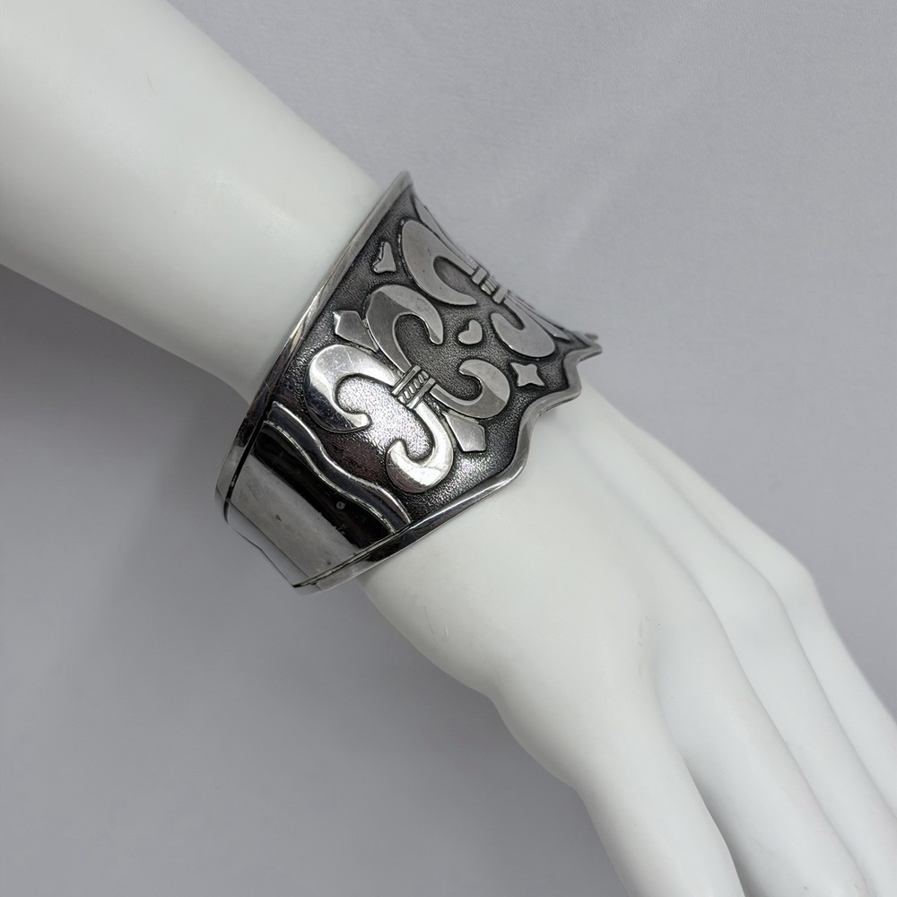 Sterling Mexican Fleur de Lis Cuff Bracelet Wide VERY Cool Art to Wear 43 Grams - Picture 9 of 13